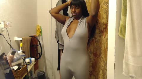 Snapshot of moniquemiles chatting on February 8, 10:07 am Monique Miles online show from February 8, 10:07 am