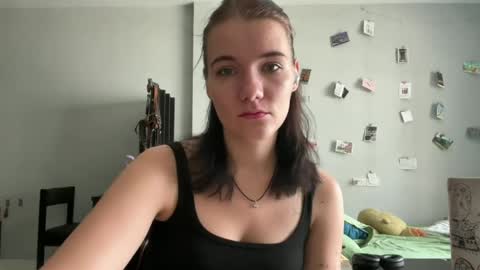 Snapshot of moniquerinn chatting on April 29, 6:06 am Rose online show from April 29, 6:06 am