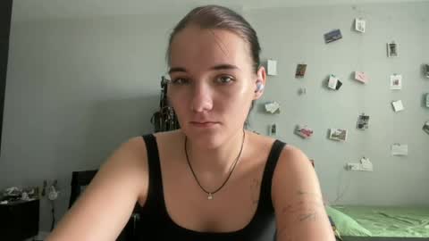 Snapshot of moniquerinn chatting on April 30, 6:09 am Rose online show from April 30, 6:09 am