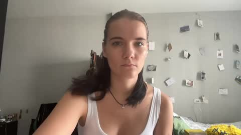 Snapshot of moniquerinn chatting on May 5, 6:54 am Rose online show from May 5, 6:54 am