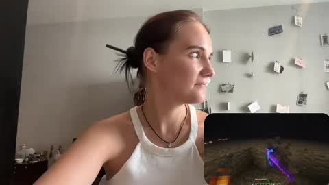 Snapshot of moniquerinn chatting on May 7, 8:42 am Rose online show from May 7, 8:42 am