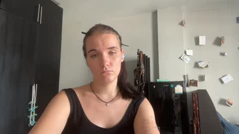 Snapshot of moniquerinn chatting on May 16, 6:32 am Rose online show from May 16, 6:32 am