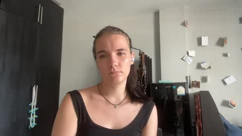Snapshot of moniquerinn chatting on May 16, 6:43 am Rose online show from May 16, 6:43 am