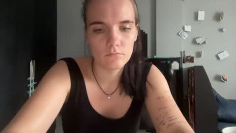 Snapshot of moniquerinn chatting on May 16, 10:36 am Rose online show from May 16, 10:36 am