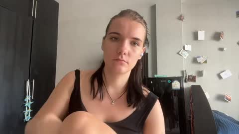 Snapshot of moniquerinn chatting on May 17, 7:06 am Rose online show from May 17, 7:06 am