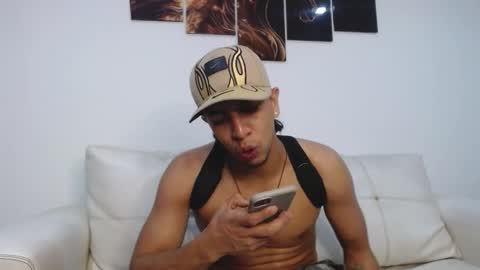 Snapshot of monkey_uchiha77 chatting on February 7, 12:36 am simon dice online show from February 7, 12:36 am