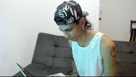 Snapshot of monkeyd_66 chatting on December 11, 7:42 am monkeyd_66 online show from December 11, 7:42 am