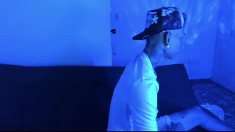 Snapshot of monkeyd_66 chatting on December 13, 6:10 am monkeyd_66 online show from December 13, 6:10 am