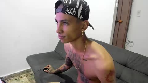 Snapshot of monkeyd_66 chatting on December 16, 11:33 am monkeyd_66 online show from December 16, 11:33 am