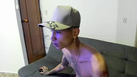 Snapshot of monkeyd_66 chatting on December 30, 10:32 am monkeyd_66 online show from December 30, 10:32 am