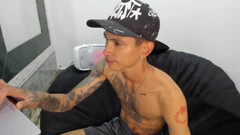 Snapshot of monkeyd_66 chatting on January 22, 9:43 pm monkeyd_66 online show from January 22, 9:43 pm