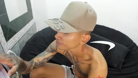 Snapshot of monkeyd_66 chatting on February 1, 1:44 am monkeyd_66 online show from February 1, 1:44 am