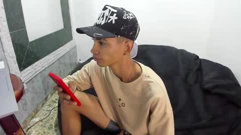 Snapshot of monkeyd_66 chatting on February 16, 2:43 pm monkeyd_66 online show from February 16, 2:43 pm