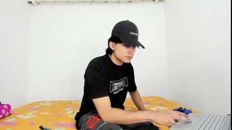 Snapshot of monky_0002 chatting on May 21, 4:25 pm monky_0002 online show from May 21, 4:25 pm