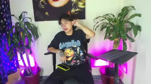 Snapshot of monky_0002 chatting on June 19, 6:34 pm monky_0002 online show from June 19, 6:34 pm