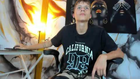 Snapshot of mono_blonde chatting on September 15, 8:31 pm mono_blonde online show from September 15, 8:31 pm