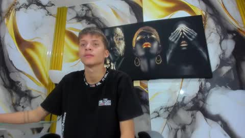 Snapshot of mono_blonde chatting on October 1, 6:47 pm mono_blonde online show from October 1, 6:47 pm