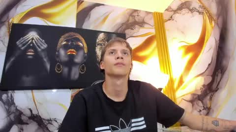 Snapshot of mono_blonde chatting on May 30, 11:18 am mono_blonde online show from May 30, 11:18 am