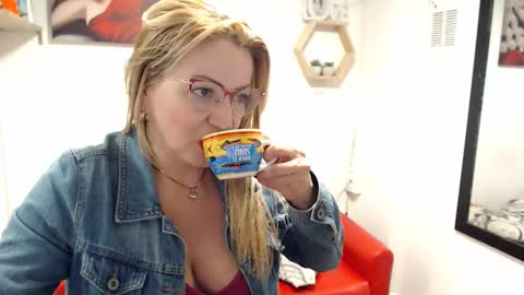 monserrat_diva online show from February 5, 9:19 pm