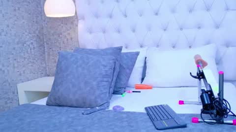 MonserratPeter online show from December 3, 10:19 pm