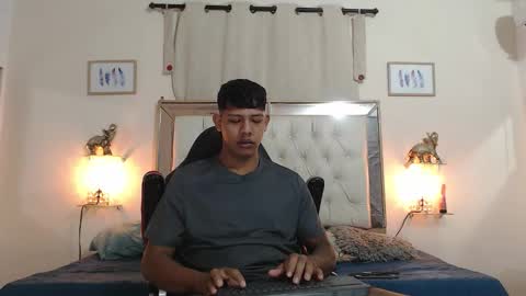 Snapshot of monsoon_the_best chatting on September 9, 2:44 am monsoon_the_best online show from September 9, 2:44 am