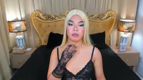 OliviaRoxy online show from May 28, 8:00 am