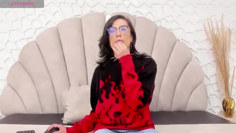 Linda Darling online show from December 9, 7:18 pm