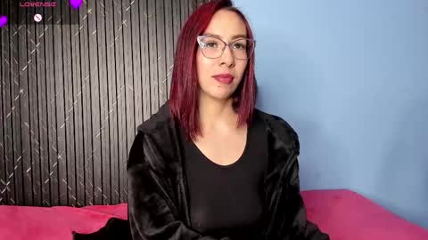 moolly_evanz online show from April 15, 3:30 pm