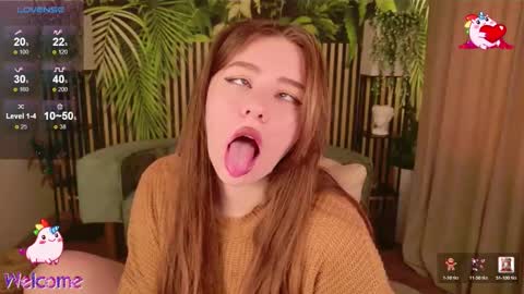 Snapshot of moon__bunny chatting on February 4, 12:11 pm Moon Bunny online show from February 4, 12:11 pm