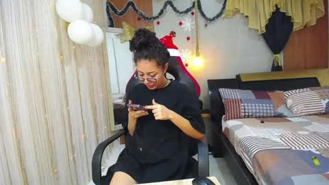 moon_and_fire_ online show from December 1, 5:23 am