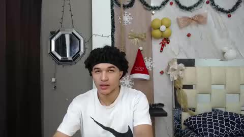 moon_and_fire_ online show from December 22, 2:30 am