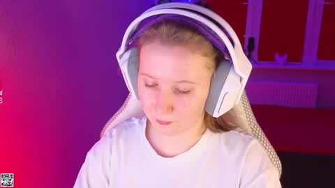 Snapshot of moon_avengers chatting on October 22, 5:24 pm Lola online show from October 22, 5:24 pm