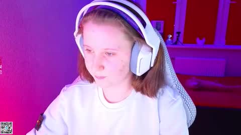 Snapshot of moon_avengers chatting on November 25, 3:56 pm Lola online show from November 25, 3:56 pm