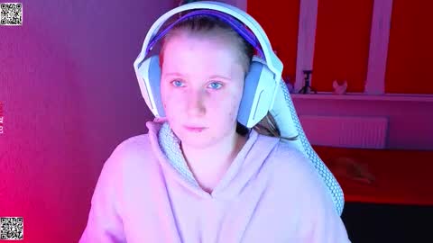 Snapshot of moon_avengers chatting on November 30, 5:06 pm Lola online show from November 30, 5:06 pm