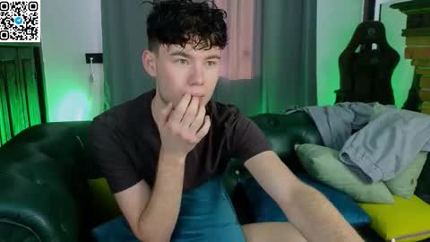 Snapshot of moon_gloww chatting on March 1, 3:52 am moon_gloww online show from March 1, 3:52 am