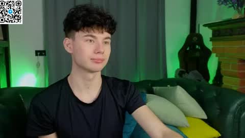 Snapshot of moon_gloww chatting on March 1, 8:00 pm moon_gloww online show from March 1, 8:00 pm