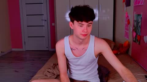 moon_gloww online show from March 22, 3:15 pm