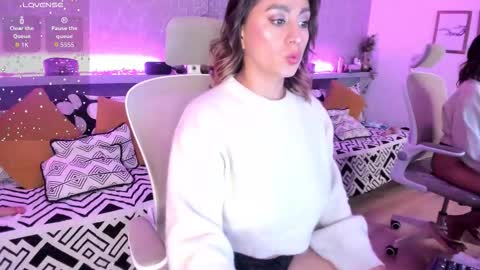 Sarah online show from December 3, 9:02 pm