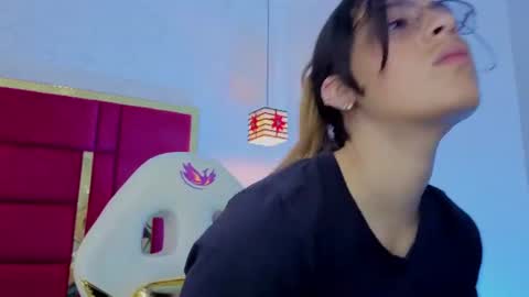 Snapshot of moon_winy chatting on June 24, 11:31 am Winy online show from June 24, 11:31 am