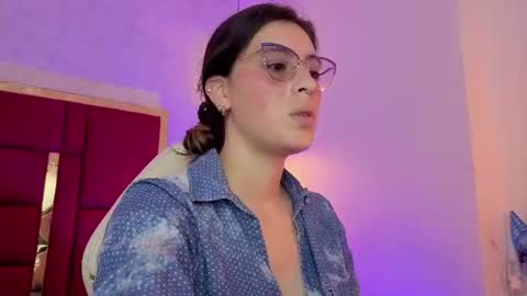 Snapshot of moon_winy chatting on July 27, 11:39 am Winy online show from July 27, 11:39 am