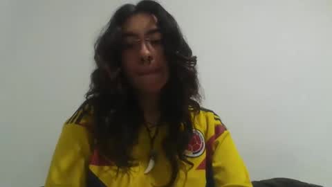 Snapshot of moonandzukko chatting on March 31, 12:34 am moonandzukko online show from March 31, 12:34 am