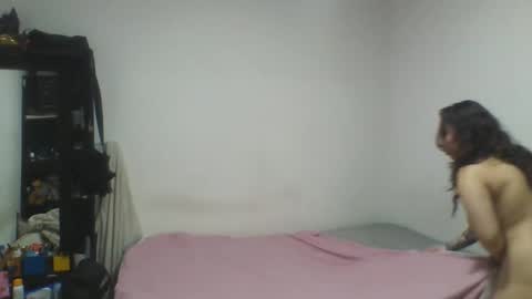 Snapshot of moonandzukko chatting on April 4, 4:00 am moonandzukko online show from April 4, 4:00 am