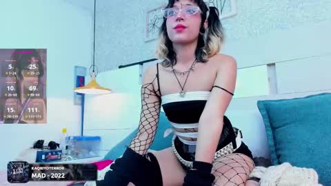 Moon Anggel online show from January 10, 8:10 pm