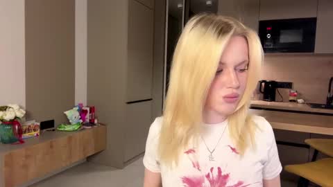 moonavellle_ online show from May 21, 8:16 pm