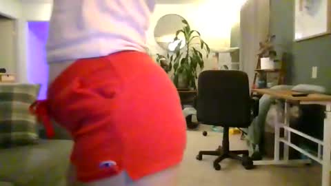 Snapshot of moonbutterfly94 chatting on May 18, 7:47 am moonbutterfly94 online show from May 18, 7:47 am