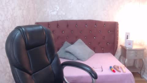 Charlotte online show from February 12, 5:37 pm