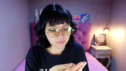 Snapshot of mooncharlotte chatting on July 1, 7:13 pm Charlotte online show from July 1, 7:13 pm