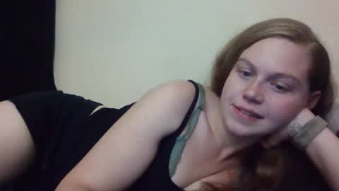 Snapshot of moongoddess16 chatting on June 9, 3:29 am Anastasia online show from June 9, 3:29 am