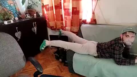 Snapshot of moonhold chatting on November 4, 10:03 am moonhold online show from November 4, 10:03 am