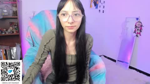 Snapshot of moonlady_ chatting on October 2, 1:23 am MOON online show from October 2, 1:23 am